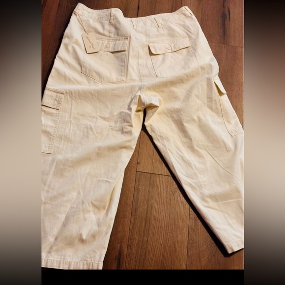 Woman’s plus size 17 NWT Universal Threads cargo pants! FREE SHIPPING - Picture 3 of 6